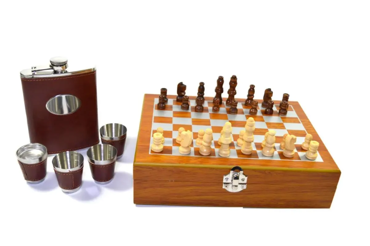 Schack set – Med fickplunta, tratt och shotglas